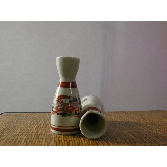 Vintage Pair of Hand Painted Ceramic Sake Carafe Made in Japan - Picture 4 of 5